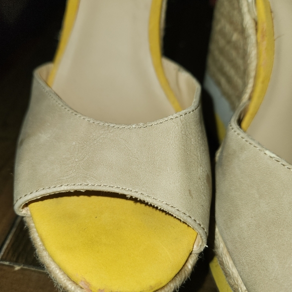 Elle Sandals Womens 7.5M Eleverly Yellow Espadrille Beige Faux Leather Open Toe - Picture 8 of 9